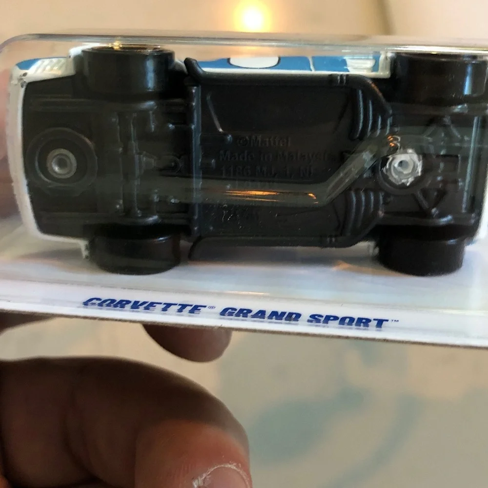 Mattel Hot Wheels Corvette Grand Sport - White and Blue